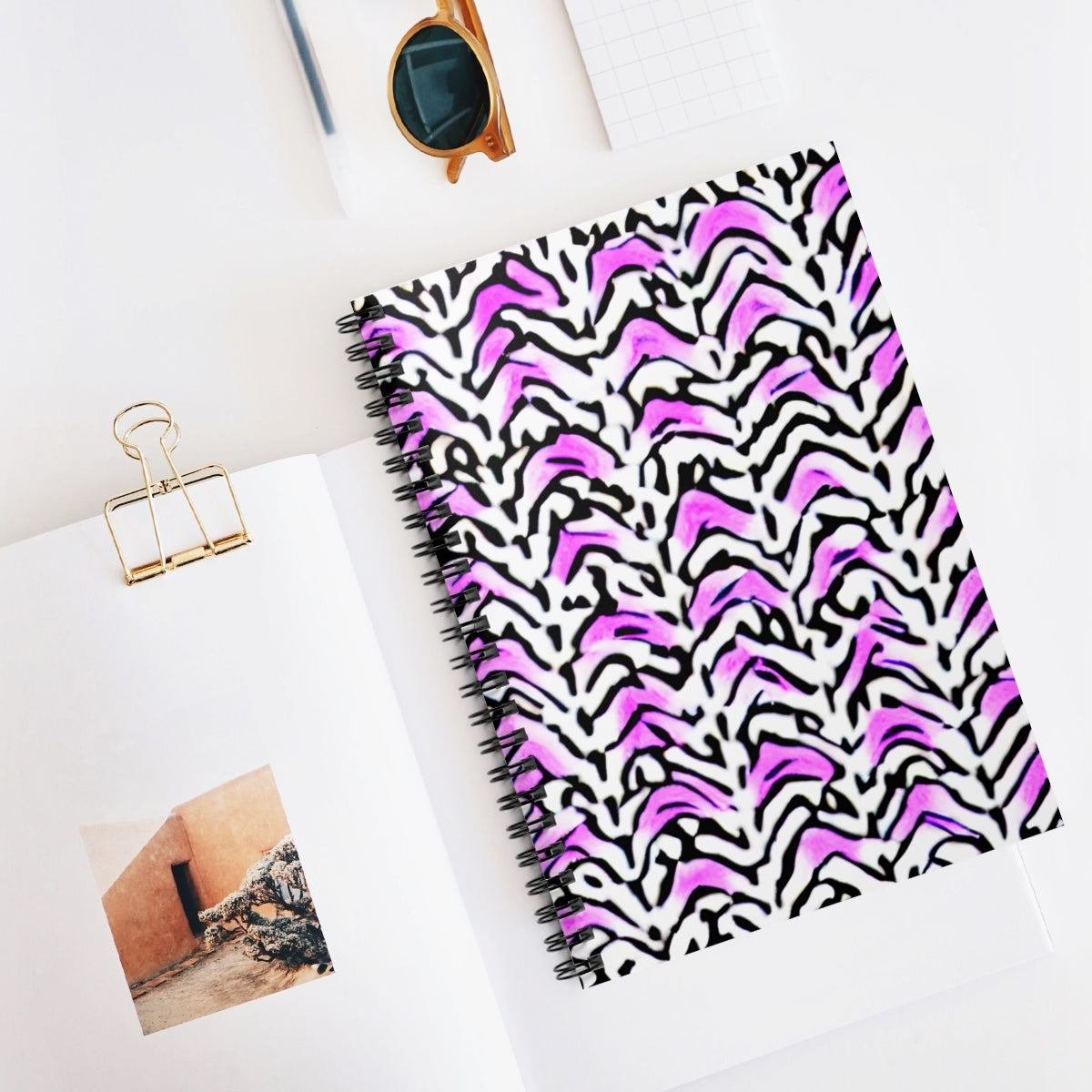 Zebra-Striped Pink & Black Notebook: Perfect for Any Stylish Note-Taker!